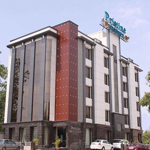 Hotel Pristine Residency